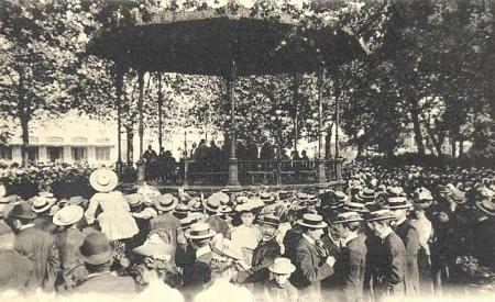 kiosque a musique avant
